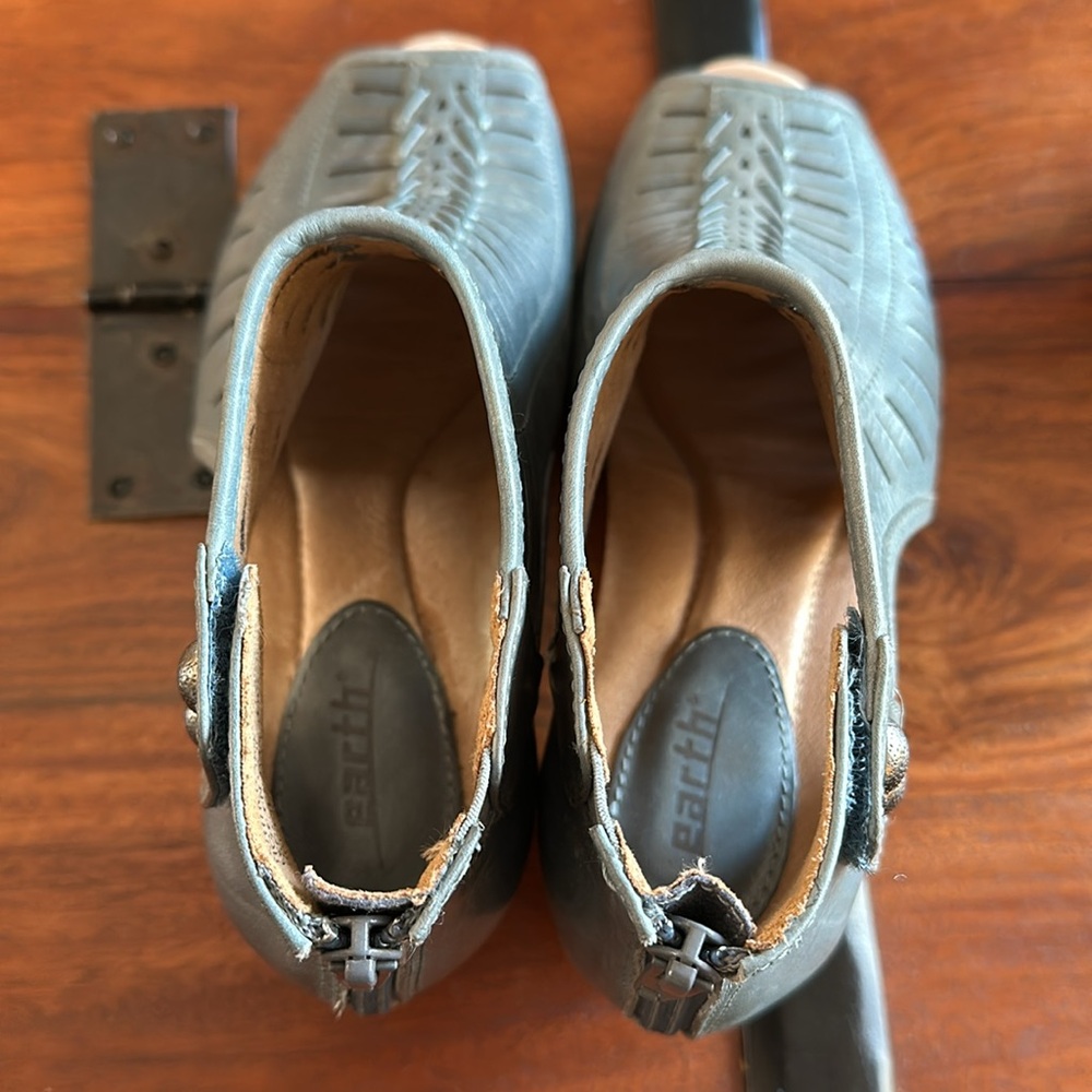 EARTH Sandals 👡 - Picture 6 of 9
